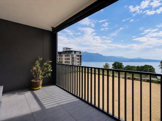 Wunderschöne aktuelle 3,5 Zimmer Wohnung mit großem Balkon und Blick auf den See