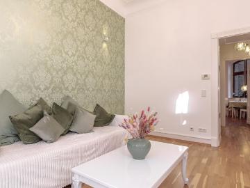 Wunderschöne Altbau Stadtoase mit perfekter Verkehrsanbindung, Koln Amsterdam Apartments for Rent