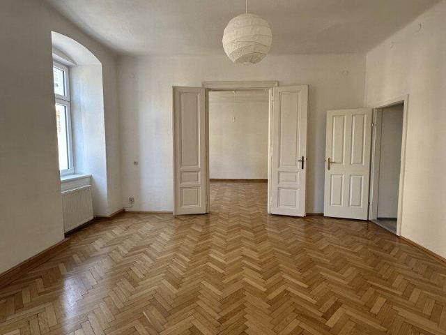 Wunderschöne Altbau Wohnung im Herzen von Linz!