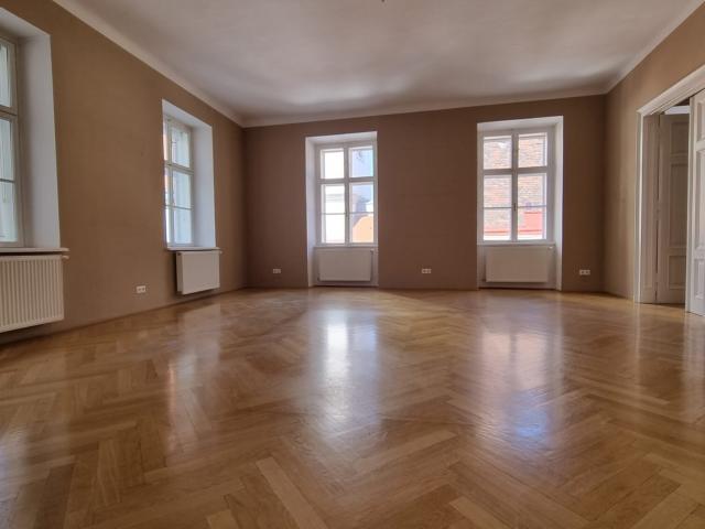 wunderschöne Altbauwohnung beste Lage 4.Liftstock OTTO Immobilien