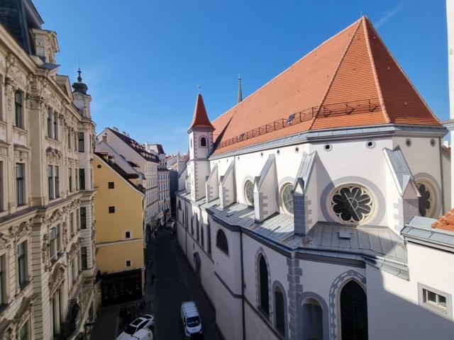 wunderschöne Altbauwohnung beste Lage 4.Liftstock OTTO Immobilien
