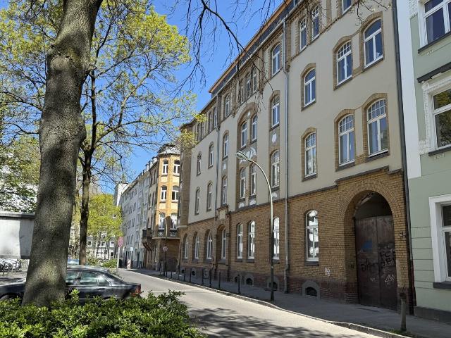 Wunderschöne Altbauwohnung im denkmalgeschützten Wohnhaus in Unterbilk!