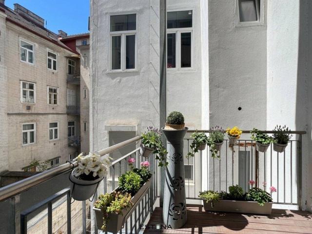 Wunderschöne Altbauwohnung mit ruhigem Balkon bei U3 Hütteldorfer Straße