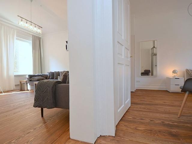 Wunderschöne Altbauwohnung mit Wintergarten und Reinigungsservice im beliebten Stuttgarter Westen