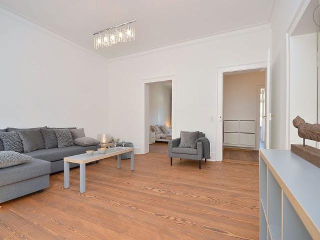 Wunderschöne Altbauwohnung mit Wintergarten und Reinigungsservice im beliebten Stuttgarter Westen