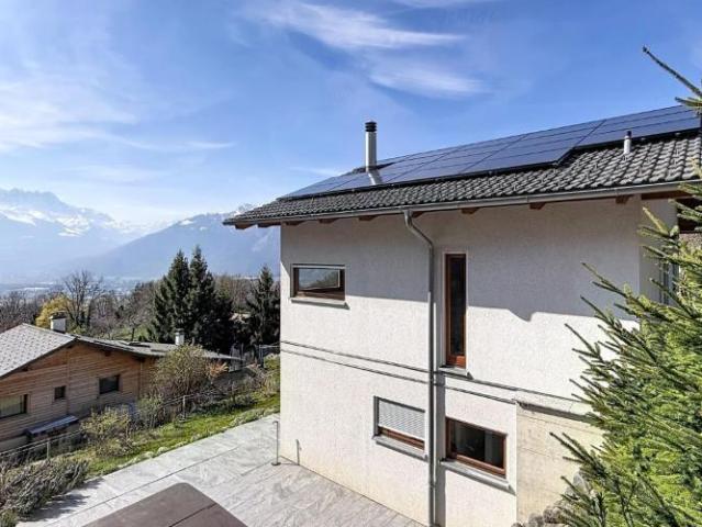 Wunderschöne Architektenvilla mit spektakulärem Panoramablick auf die Ebene und die Dents du Midi
