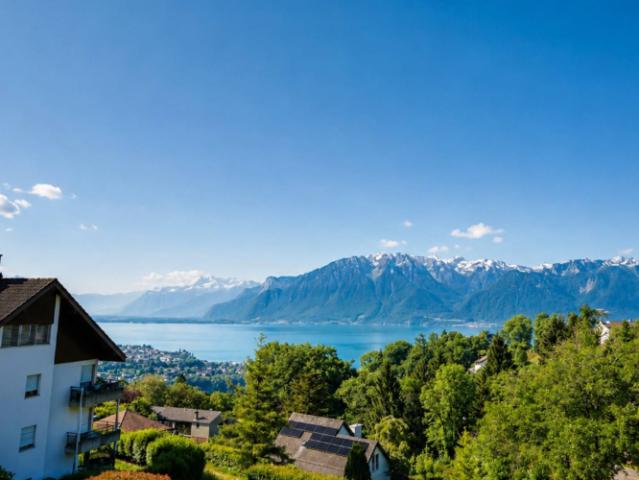 Wunderschöne Attika Maisonette mit unverbaubarem Blick auf den Genfersee