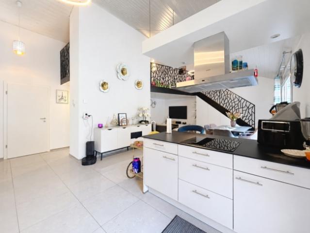Wunderschöne, gemütliche 3,5 Zimmer Penthouse Wohnung mit Zwischenraum und riesiger Terrasse