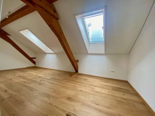 Wunderschöne, geräumige Wohnung, geeignet für Menschen mit eingeschränkter Mobilität, 3 Zimmer, im Dachgeschoss, mit Aufzug