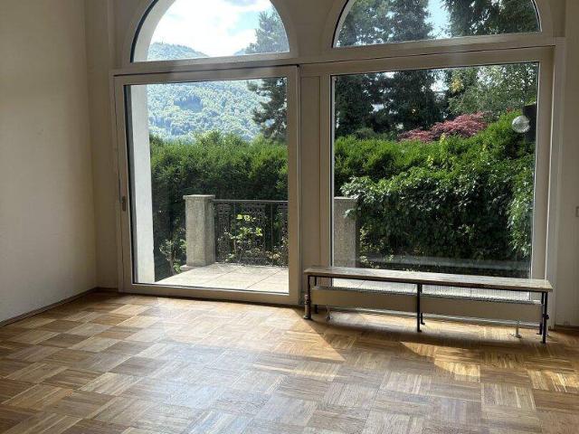wunderschöne großzügige Altbauwohnung mitten in Gmunden