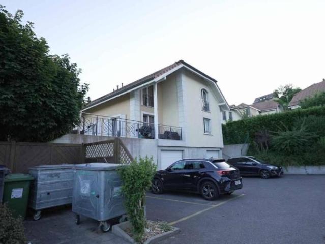 Wunderschöne Doppelhaushälfte mit 5½ Zimmern, Terrasse, Garten, Garage und Parkplatz