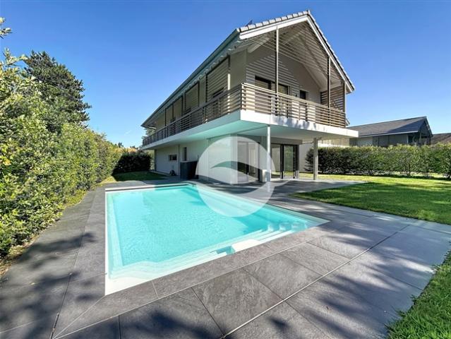 Wunderschöne Doppelvilla mit Carport