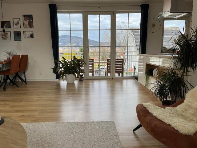 Wunderschöne Dachgeschoss Maisonette mit Designküche, Balkon & eigener Garage in Weiz