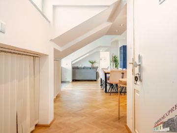 Wunderschöne Dachgeschoßwohnung! 4 Schlafzimmer plus extra Wohnoase inkl.Küche sowie inkl. Heizkosten & Warmwasser