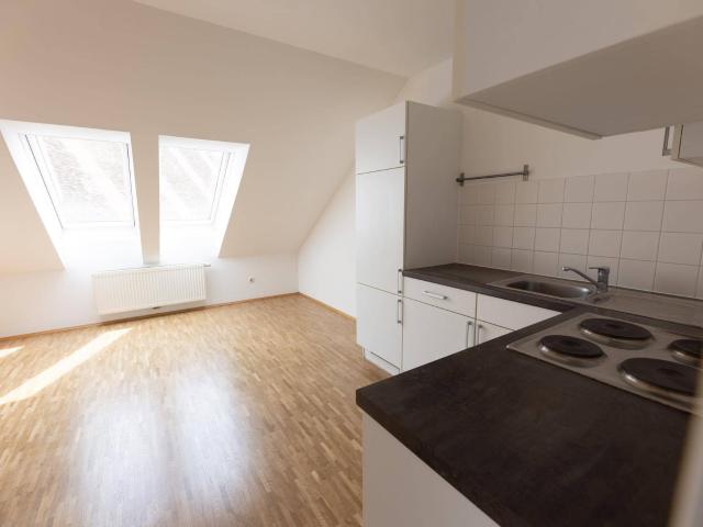 Wunderschöne Dachgeschosswohnung mit Ausblick auf den Schlossberg in zentraler Lage zu verkaufen