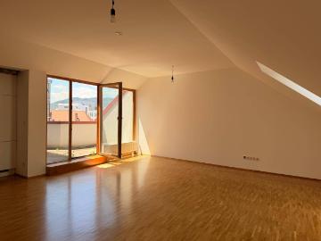 Wunderschöne Dachgeschosswohnung mit Ausblick auf den Schlossberg in zentraler Lage zu verkaufen