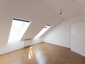 Wunderschöne Dachgeschosswohnung mit großer Terrasse und Blick auf den Schlossberg zu verkaufen