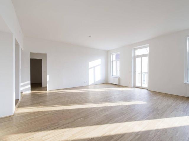 Wunderschöne Dachgeschosswohnung mit großer Dachterrasse und Wintergarten!