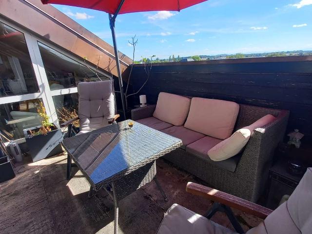 Wunderschöne Dachterrassenwohnung, 4 Zi. grosses Wohnzimmer ca. 60 m² 2 Bäder Fernblick! U 2