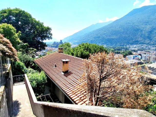 Prächtige Einfamilienvilla in Bellinzona, im Kanton Tessin