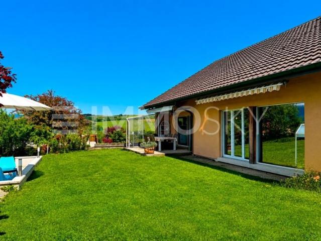 Wunderschöne Familienvilla in Chavornay mit Hallenbad