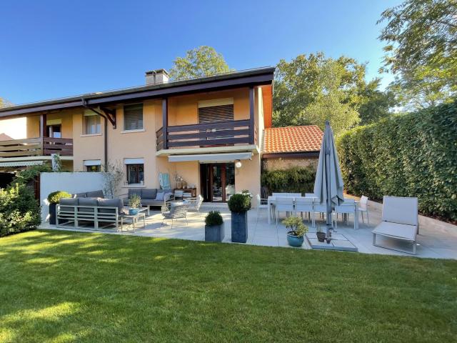 Wunderschöne Familienvilla in einer ruhigen Gegend, 150 Meter vom See entfernt