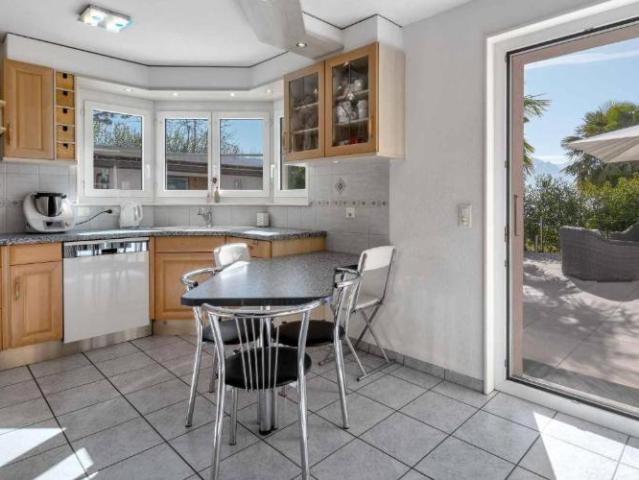 Wunderschöne Familienvilla mit Pool und Seesicht