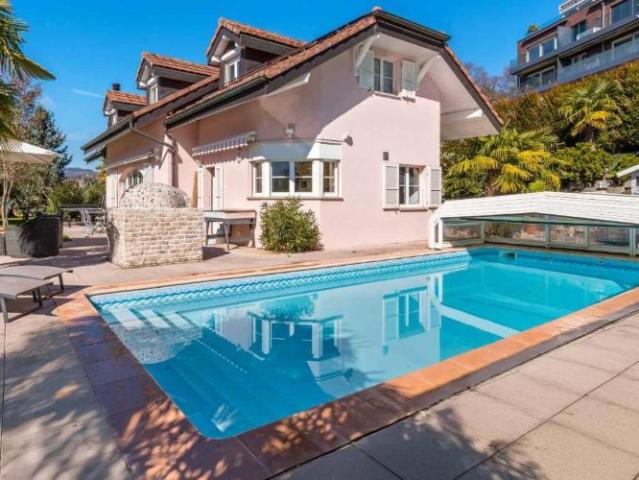 Wunderschöne Familienvilla mit Pool und Seesicht