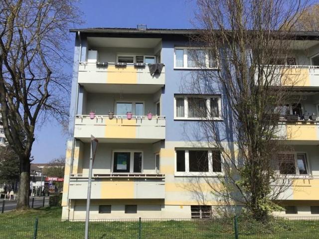 Wunderschöne Familienwohnung mit modernem Tageslichtbad und herrlichem Balkon im EG!
