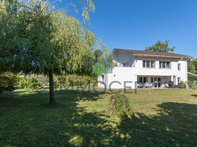 Schöne freistehende Villa mit 300m2 Wohnfläche
