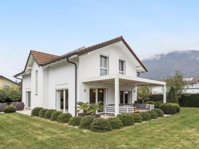 Wunderschöne freistehende Villa mit atemberaubendem Blick auf die Dent