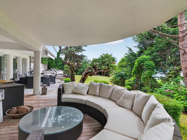 Wunderschöne freistehende Villa mit Blick auf den See