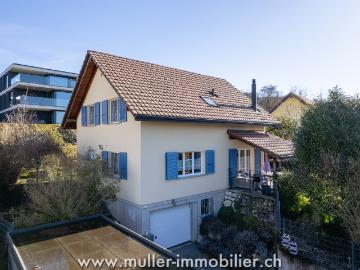 Wunderschöne freistehende Villa mit Garten in Ursy