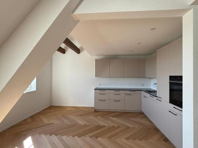 Wunderschöne, frisch kernsanierte Maisonette Wohnung – sofort verfügbar!