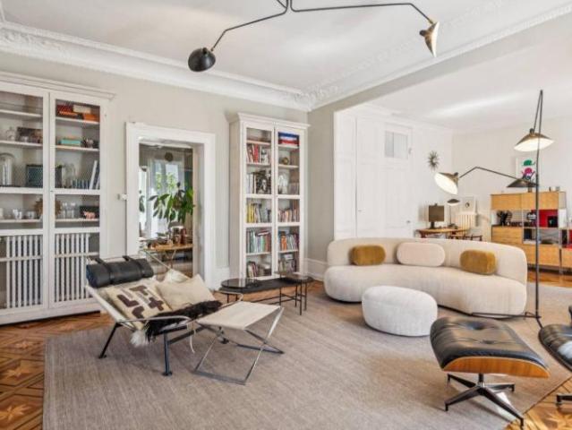 Wunderschöne, komplett renovierte 5,5 Zimmer Wohnung im Haussmann Stil
