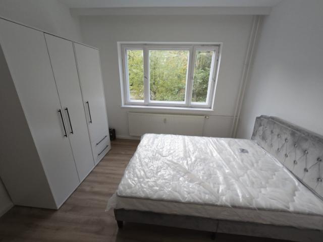 Wunderschöne, komplett renovierte und möblierte 3 Zimmer Wohnung mit Balkon