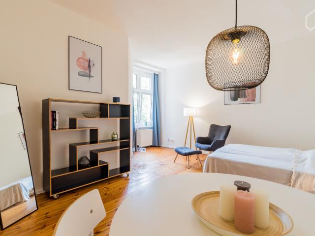 Wunderschöne komplett renovierte & ruhige Altbauwohnung in bester Lage In Prenzlauer Berg