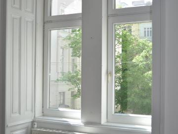 WUNDERSCHÖNE HELLE ALTBAUWOHNUNG MIT GEMEINSCHAFTSGARTEN