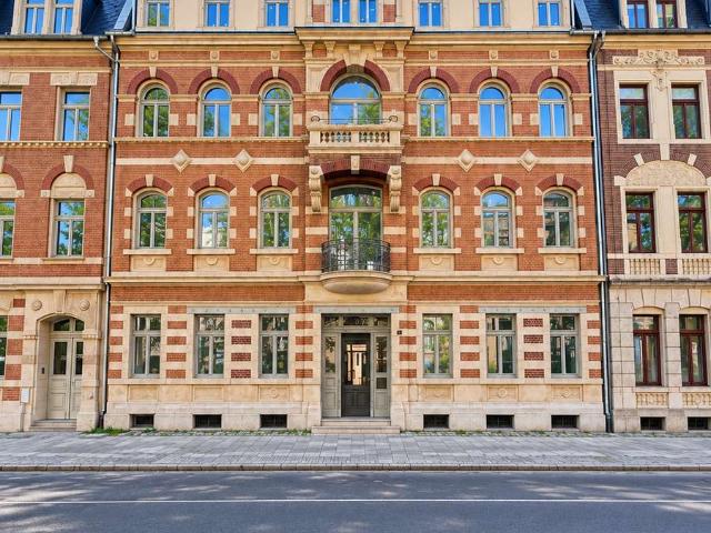 Wunderschöne helle großzügige Wohnung mit 2 Balkons