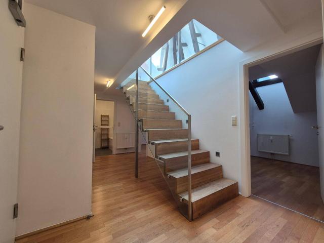Wunderschöne, helle Dachgeschosswohnung im Herzen von Graz zu vermieten