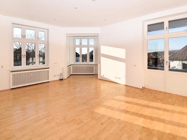 Wunderschöne, lichtdurchflutete 5 Zimmer Wohnung mit 3 Balkonen in zentrumsnaher Lage!