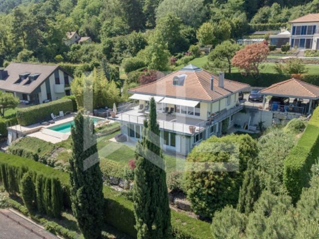 Wunderschöne moderne Villa mit Panoramablick
