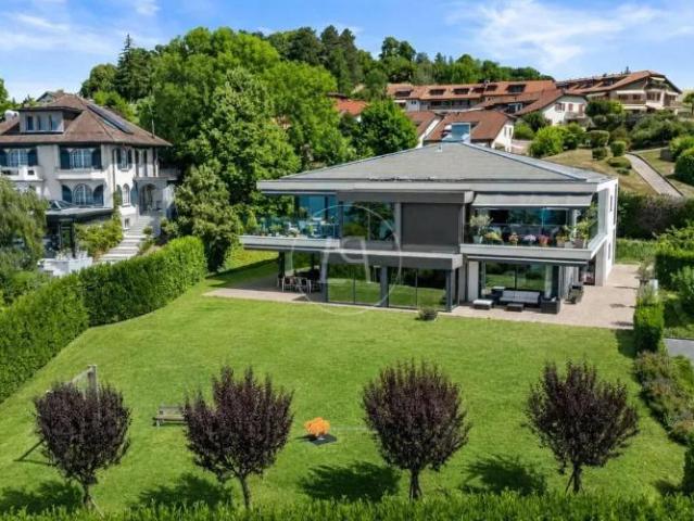 Wunderschöne moderne Wohnung mit Panoramablick oberhalb von Lutry