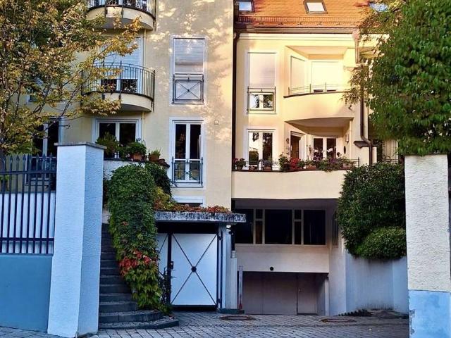 Wunderschöne Maisonettewohnung in gehobener Wohnlage im Münchner Süden Privat