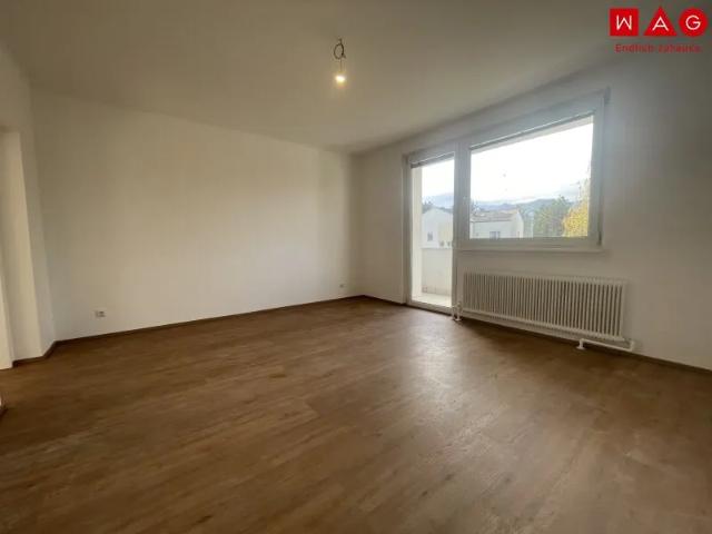 Wunderschöne, neu renovierte 3 Zimmer Wohnung
