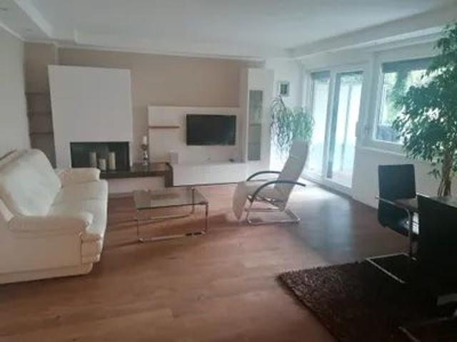 Wunderschöne Neubauwohnung mit Balkon und Klimaanlage