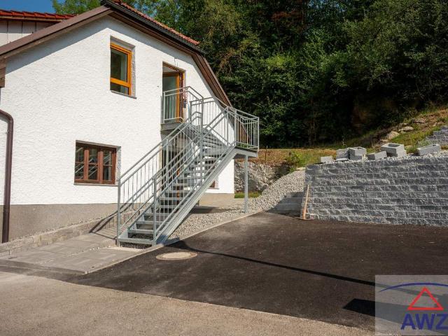 Wunderschöne neue Obergeschoss Wohnung mit Eigengarten zu verkaufen!