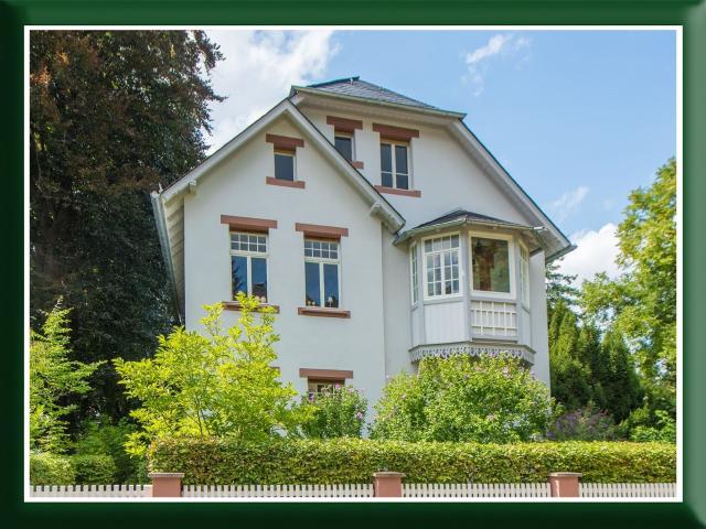 Wunderschöne, sanierte Villa in sehr guter Lage, TOP Außenanlage, direkt einziehen