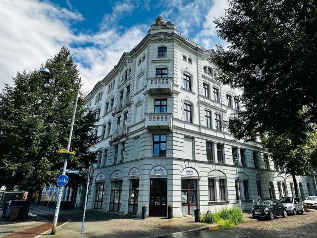 wunderschöne, sehr gepflegte 2 Zi Altbau Wohnung, gut vermietet in Magdeburg, WE28