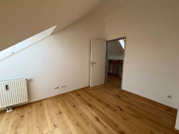 Wunderschöne, perfekt aufgeteilte 3 Zimmer Altbauwohnung mit kleiner Dachterrasse in absoluter Bestlage, direkt gegenüber der Karl Franzens Universität – WG geeignet – Provisionsfrei